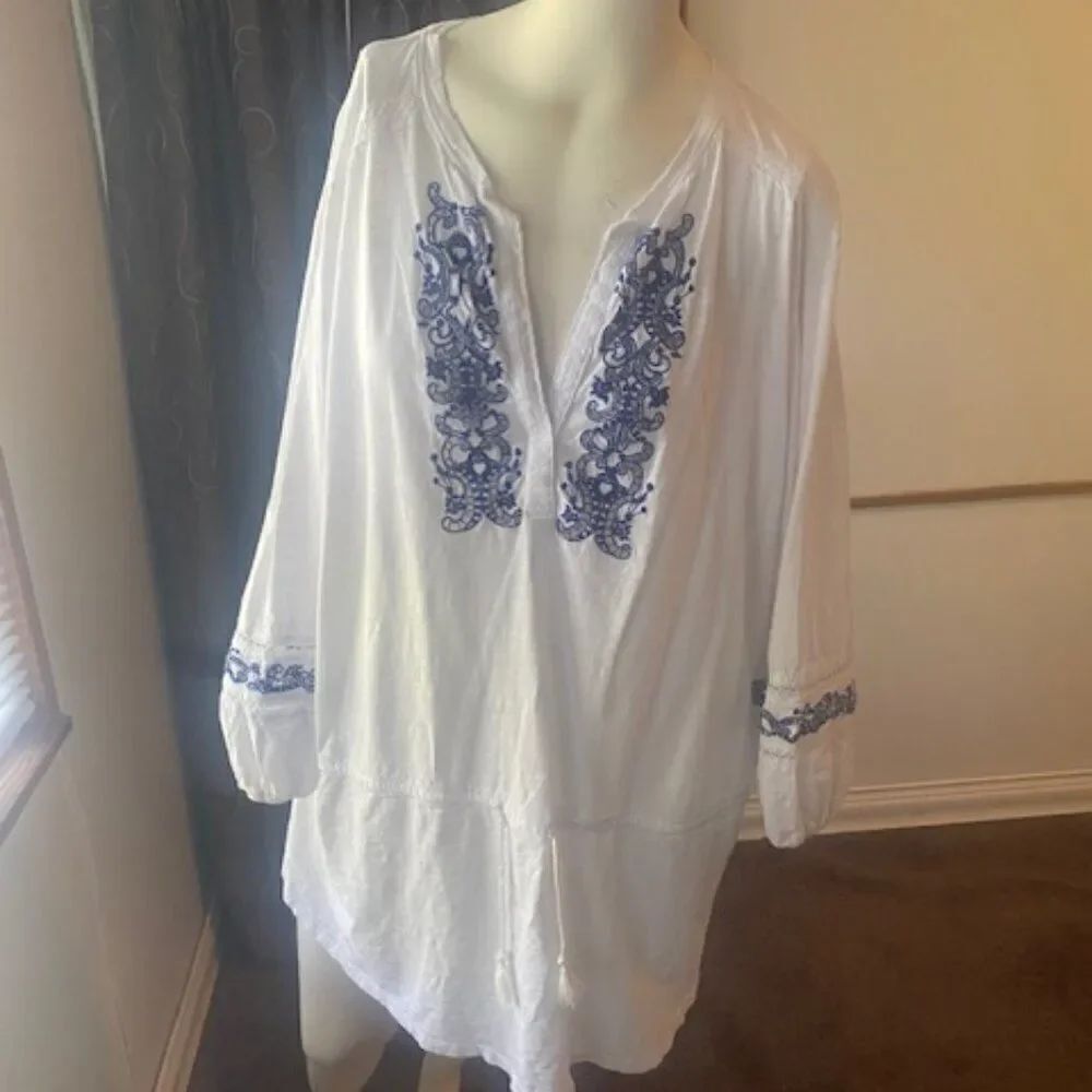 Lauren Ralph Lauren White/Blue Embroidered draw string waist top, size 2X